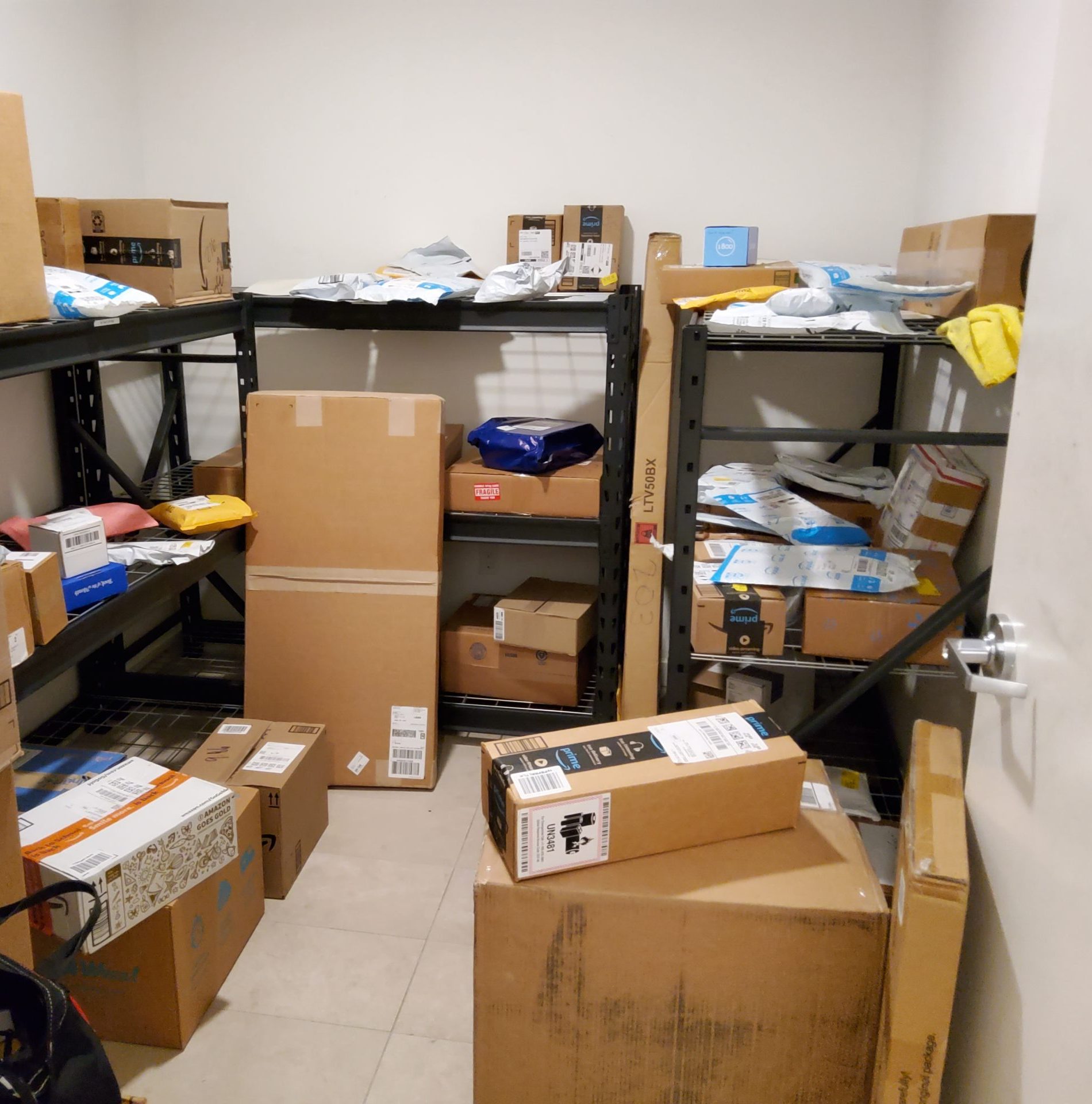 Need secure package room - Luxer One package rooms